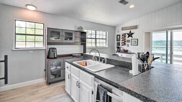 House (2 Bedrooms) | Private kitchen | Microwave, oven, stovetop, dishwasher