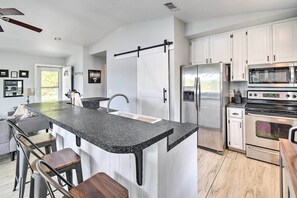 單棟房屋 (2 Bedrooms) | 私人廚房 | 微波爐、焗爐、爐具、洗碗機