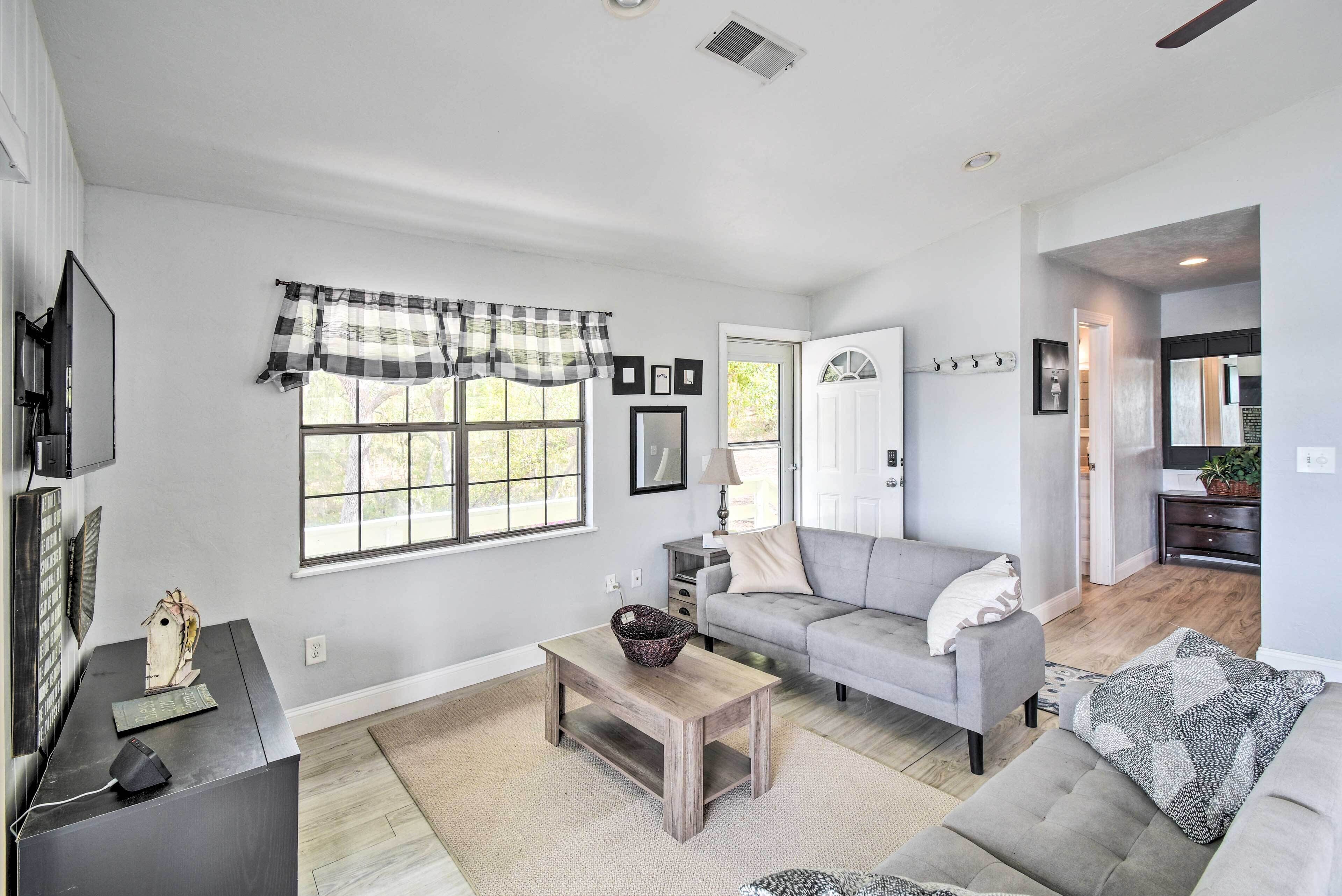 Waterfront Hawthorne Hideaway With Fire Pit!