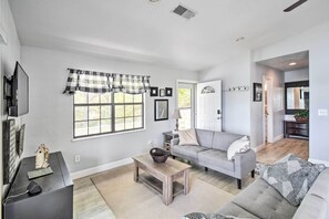 Fireplace - Waterfront Hawthorne Hideaway With Fire Pit! (Hawthorne)