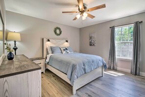 Apartment (2 Bedrooms) | Interior - Airy Townhome: Close to Kayaking & Boating! (Kimberling City)