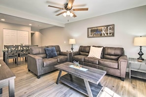 Apartment (2 Bedrooms) | Interior - Airy Townhome: Close to Kayaking & Boating! (Kimberling City)