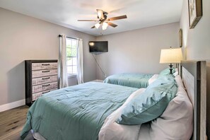 Interior - Airy Townhome: Close to Kayaking & Boating! (Kimberling City)