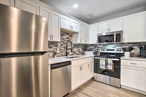 Interior - Airy Townhome: Close to Kayaking & Boating! (Kimberling City)