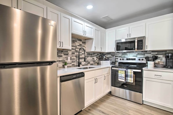 Apartment (2 Bedrooms) | Interior - Airy Townhome: Close to Kayaking & Boating! (Kimberling City)