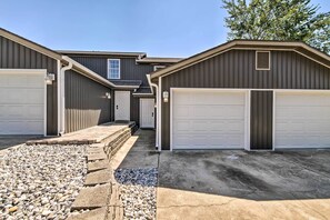 Apartment (2 Bedrooms) | Interior - Airy Townhome: Close to Kayaking & Boating! (Kimberling City)