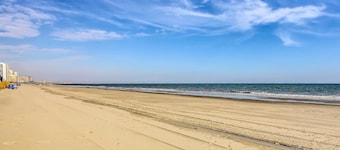Beachfront Condo in Myrtle Beach w/ Pool Access