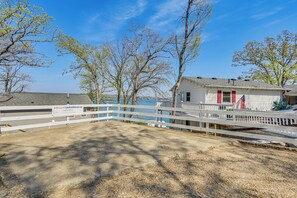 House (3 Bedrooms) | Interior - 'bittersweet Lakefront Retreat' w/ Hot Tub & Dock! (Lake Ozark)