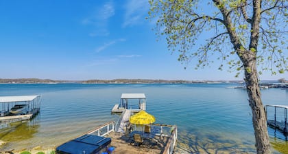 'bittersweet Lakefront Retreat' w/ Hot Tub & Dock!