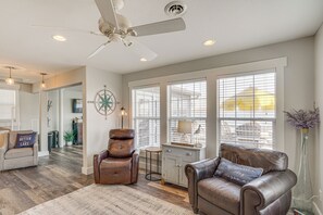 House (3 Bedrooms) | Interior - 'bittersweet Lakefront Retreat' w/ Hot Tub & Dock! (Lake Ozark)