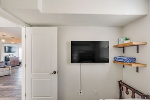 House (3 Bedrooms) | Interior - 'bittersweet Lakefront Retreat' w/ Hot Tub & Dock! (Lake Ozark)