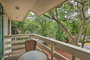 Apartment (2 Bedrooms) | Interior - Half-mi to Beach: Hilton Head Condo w/ Pool Access (Hilton Head Island)