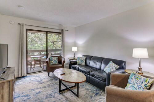 2 Blocks to Beach: Hilton Head Condo, Pool, Tennis