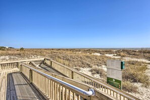 Interior - Half-mi to Beach: Hilton Head Condo w/ Pool Access (Hilton Head Island)