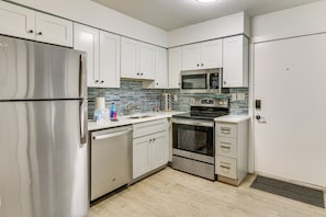 Apartment (2 Bedrooms) | Interior - 2 Blocks to Beach: Hilton Head Condo, Pool, Tennis (Hilton Head Island)