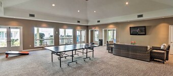 2 Blocks to Beach: Hilton Head Condo, Pool, Tennis