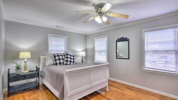 Nhà (3 Bedrooms) | 3 phòng ngủ, bàn ủi/dụng cụ ủi quần áo, bộ trải giường