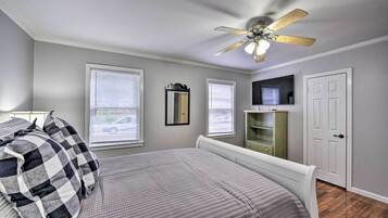 Rumah (3 Bedrooms) | 3 kamar tidur, setrika/meja setrika, dan seprai linen