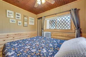 House (1 Bedroom) | Interior - Branson Area Couple's Cabin w/ Wraparound Porch! (Rockaway Beach)