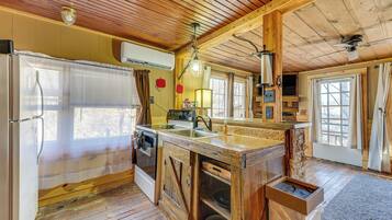 House (1 Bedroom) | Interior