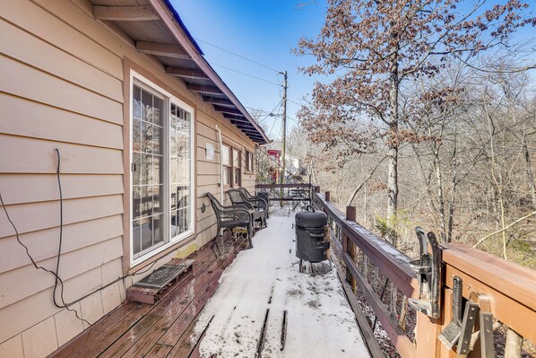 House (1 Bedroom) | Interior - Branson Area Couple's Cabin w/ Wraparound Porch! (Rockaway Beach)