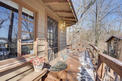 Branson Area Couple's Cabin w/ Wraparound Porch!
