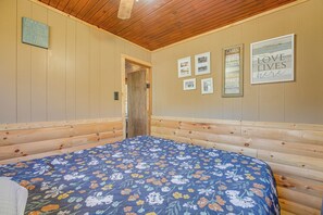 House (1 Bedroom) | Interior - Branson Area Couple's Cabin w/ Wraparound Porch! (Rockaway Beach)