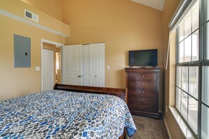 Interior - Branson Condo w/ Pool: 2 Mi to Table Rock Lake (Branson)