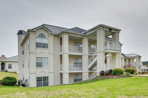 Interior - Branson Condo w/ Pool: 2 Mi to Table Rock Lake (Branson)