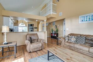 Interior - Branson Condo w/ Pool: 2 Mi to Table Rock Lake (Branson)