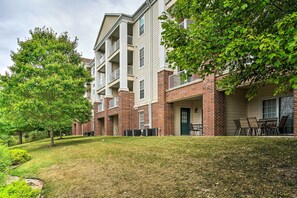 Interior - Branson Condo w/ Balcony, 3 Miles to Downtown (Branson)