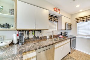 Apartment (2 Bedrooms) | Interior - Branson Condo w/ Balcony, Near Silver Dollar City! (Branson)