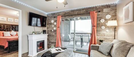 Apartament (2 Bedrooms) | Sala d'estar | Llar de foc