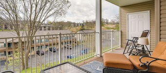 Quiet Getaway w/ Balcony: Near Branson Strip!