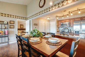 Interior - Lakefront Branson Condo, Near Silver Dollar City! (Branson)