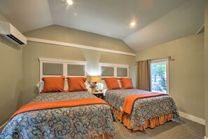Interior - 2 Mi to Branson Strip: Cozy Cottage w/ Fire Pit! (Branson)