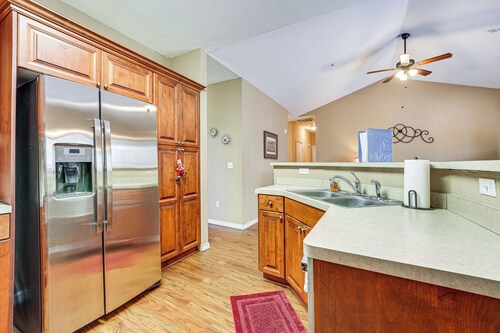 Walk to The Strip: Family-friendly Branson Home