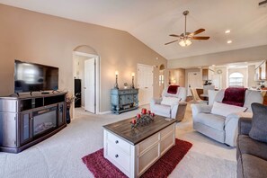 Apartment (2 Bedrooms) | Interior - Branson Condo: 1 Mi to Dolly Parton's Stampede! (Branson)