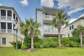 Interior - 1 Block to Beach! Breezy Myrtle Beach Getaway (Myrtle Beach)