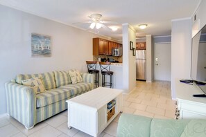 Interior - Beachy Getaway w/ Balcony on Hilton Head Island! (Hilton Head Island)