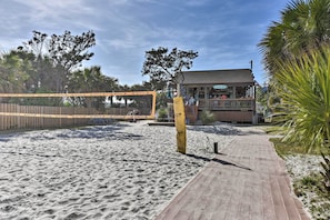 Interior - Beachy Getaway w/ Balcony on Hilton Head Island! (Hilton Head Island)