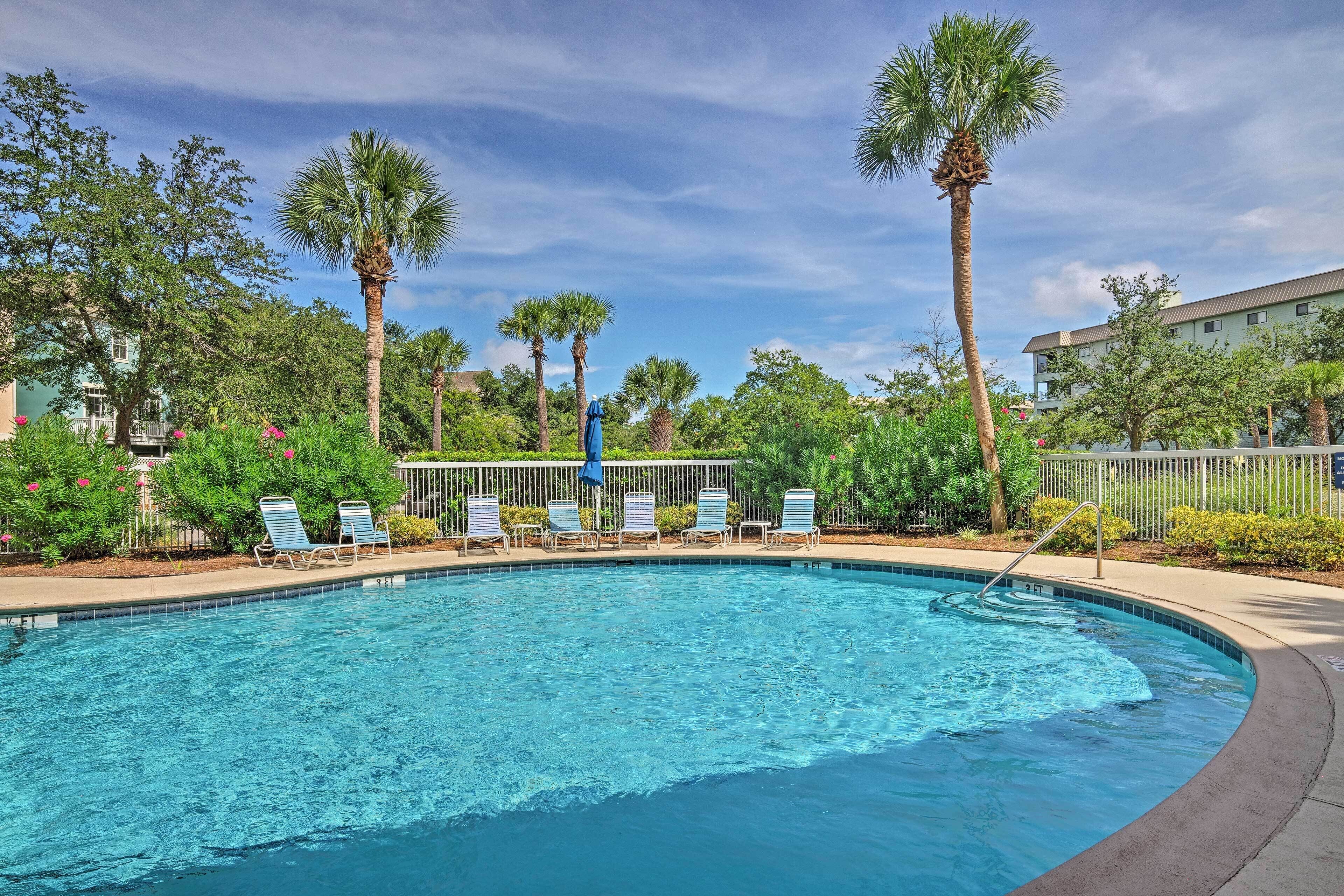 Bright Beachy Condo Getaway on Hilton Head Island!