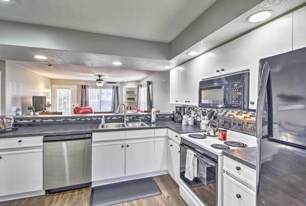 Interior - Branson Resort Condo - 3 Miles to the Strip! (Branson)