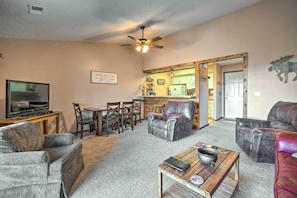 Apartment (2 Bedrooms) | Interior - Cozy Branson Condo: 3 Miles to Table Rock Lake! (Branson)