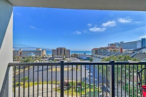 Property grounds - Bright Myrtle Beach Condo w/ Private Balcony! (Myrtle Beach)