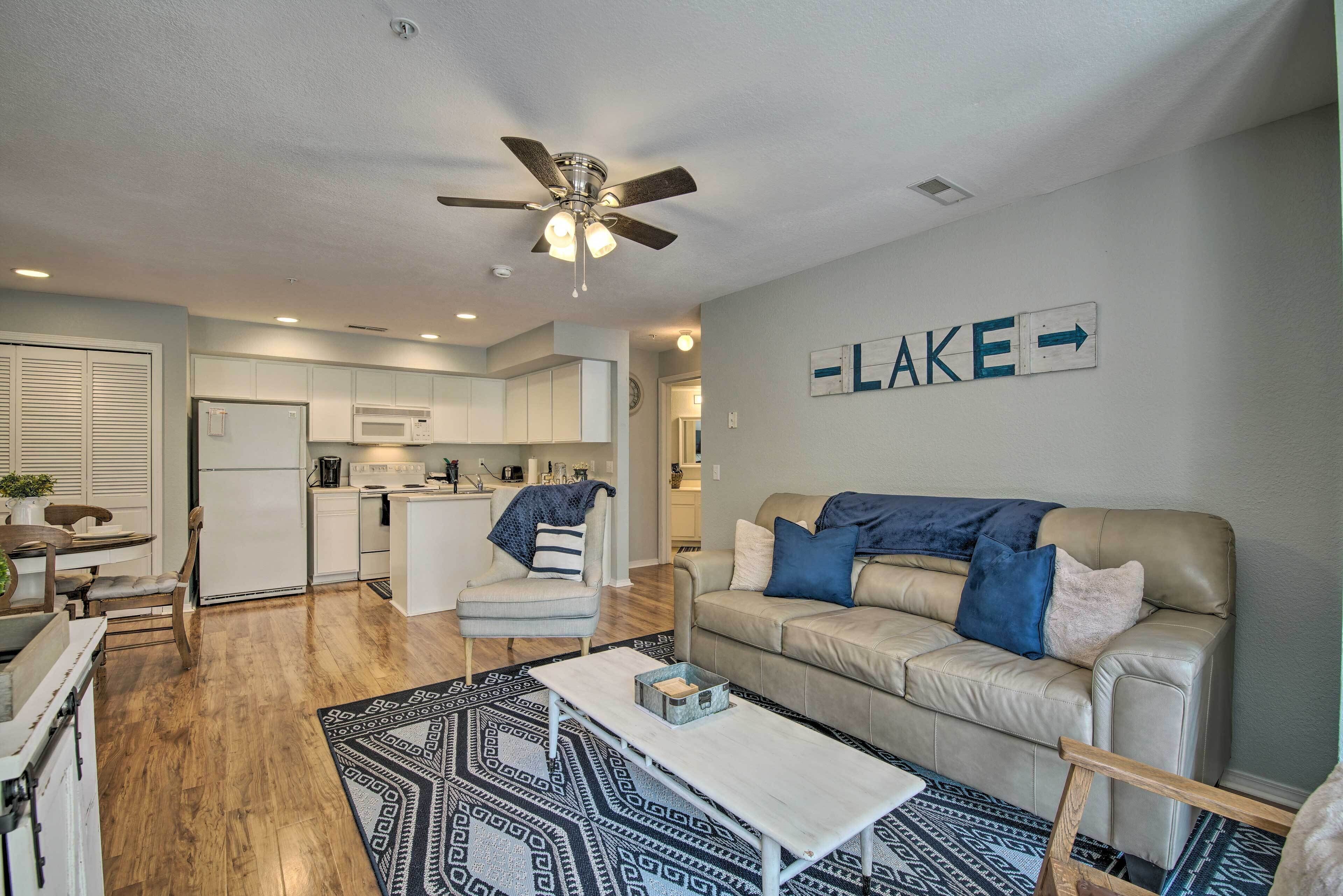Bright Ozarks Condo w/ Balcony & Lake Views!