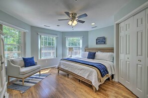 Apartment (2 Bedrooms) | Interior - Bright Ozarks Condo w/ Balcony & Lake Views! (Kimberling City)