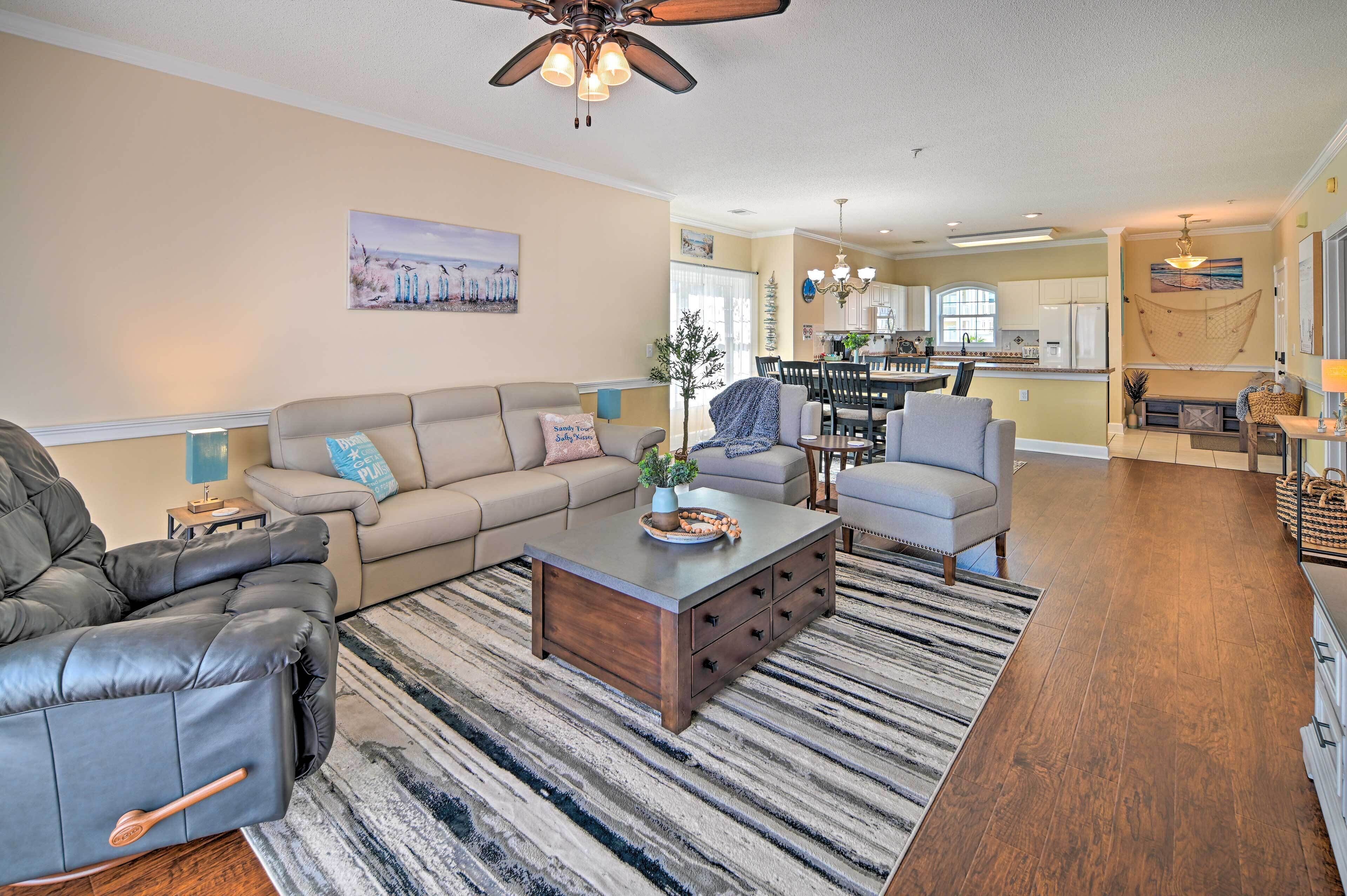 Bright Myrtle Beach Condo w/ Balcony!