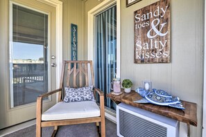 Apartment (2 Bedrooms) | Interior - Beachfront Condo w/ Balcony: Walk to Apache Pier (Myrtle Beach)