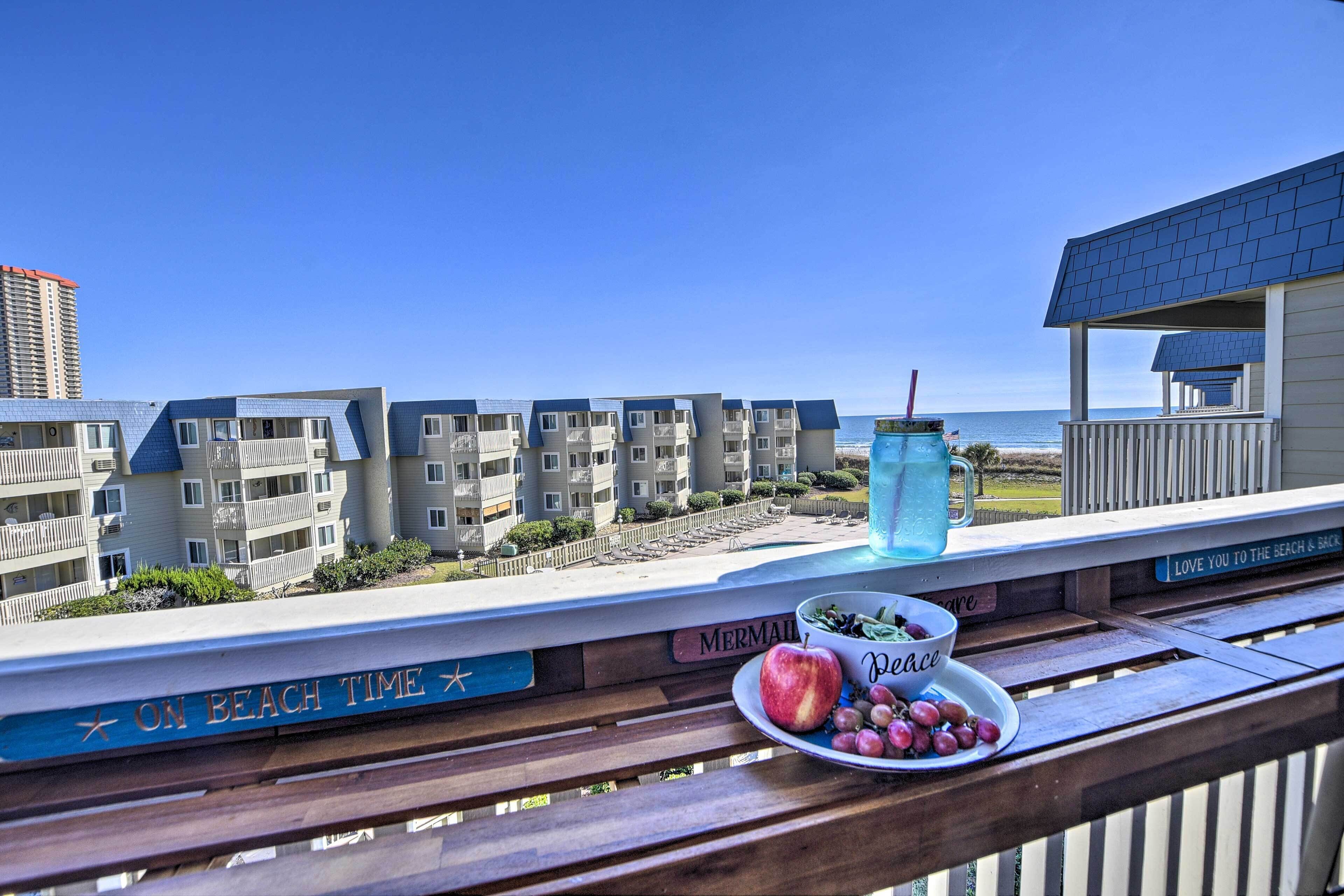 Bright Condo: Right on North Myrtle Beach!